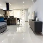 Hillcrest 3 Bedroom Apartment