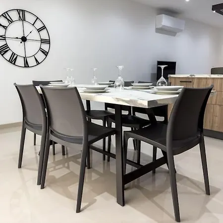 Hillcrest 3 Bedroom Apartment