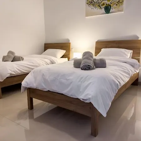 Hillcrest 3 Bedroom *